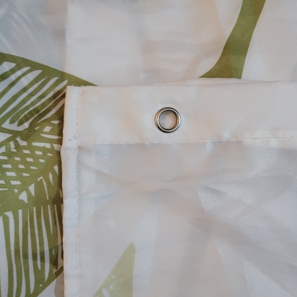 2 shower courtains. Withe and green. - Picture 4 of 6